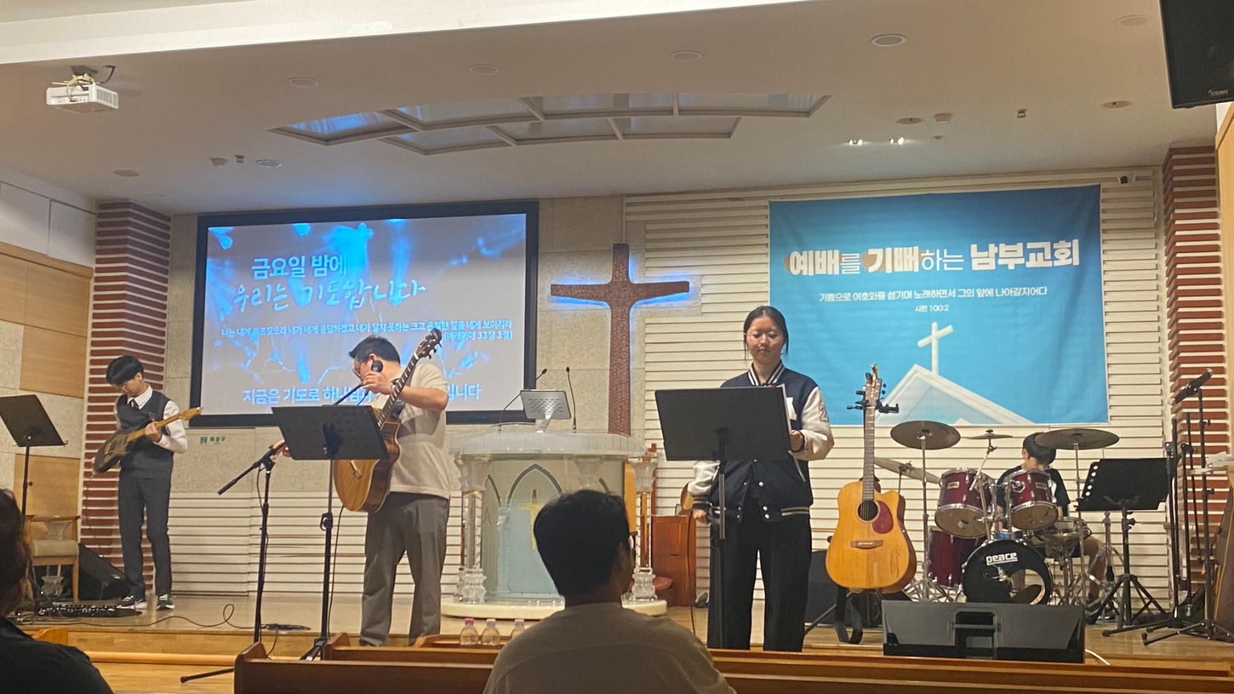 학생부 주관 금요기도회 사진 3