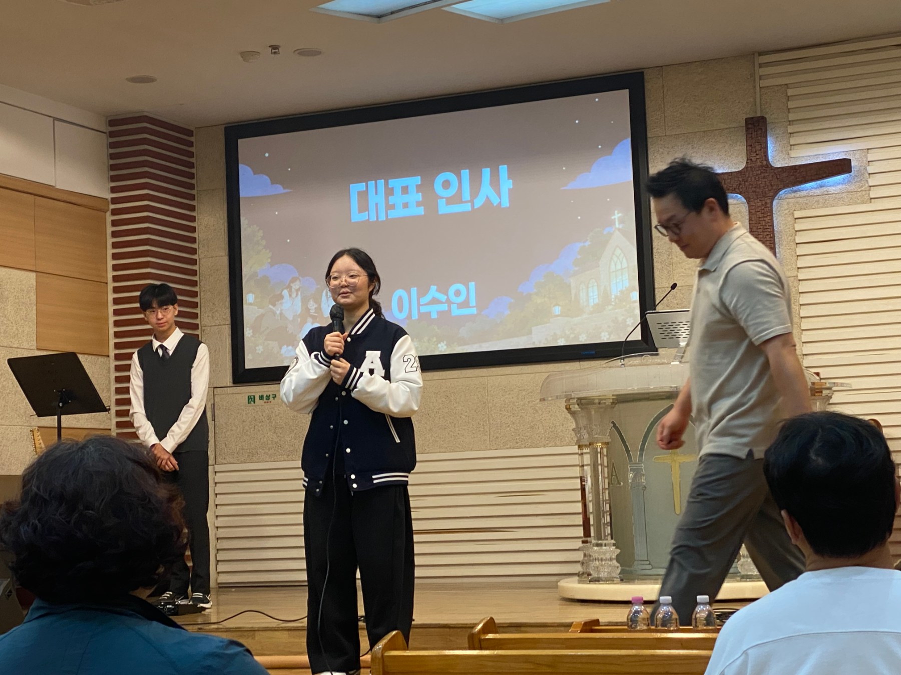 학생부 주관 금요기도회 사진 4